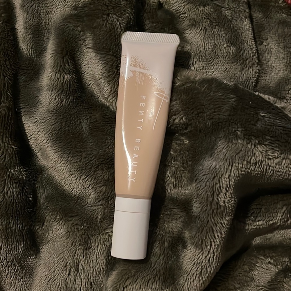 Fenty beauty pro filter, hydrating long wear foundation